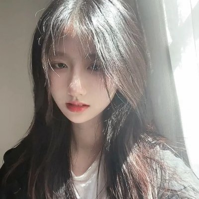 爆料网 - 某女星被曝前往韩国整容，前后对比惊人